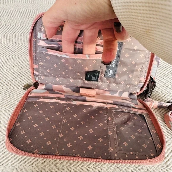 Lug Pink and Gray Camouflage Quilted Clutch - Picture 7 of 16